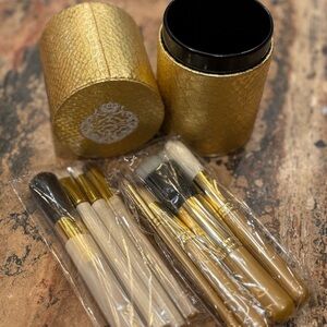New MAC Gold Limited Edition Holiday Makeup Brush Set